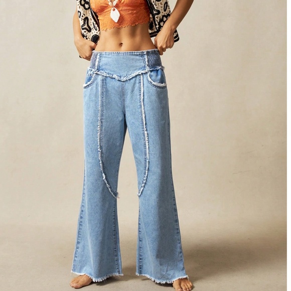 Light Wash Frayed Detail Pockets Stretchy Cropped Denim Pants - Picture 6 of 6